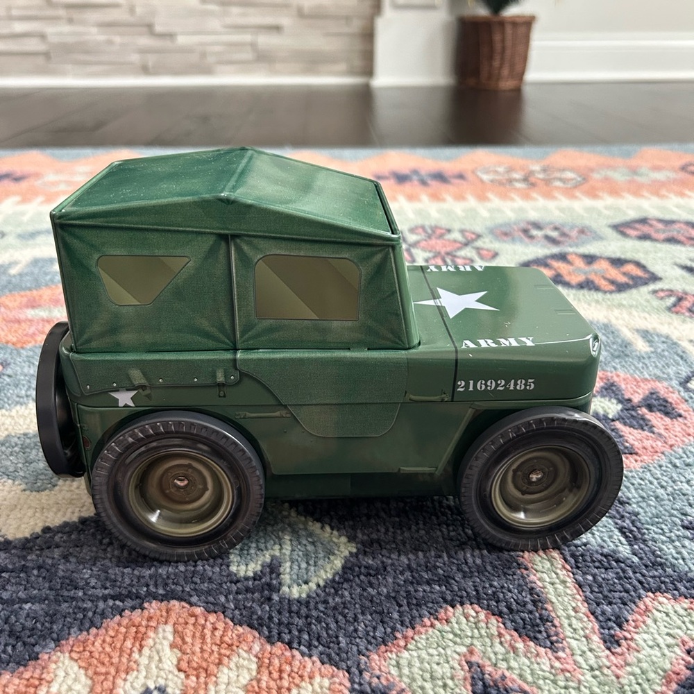 Green Army Toy Jeep puzzle NWT - puzzle never opened